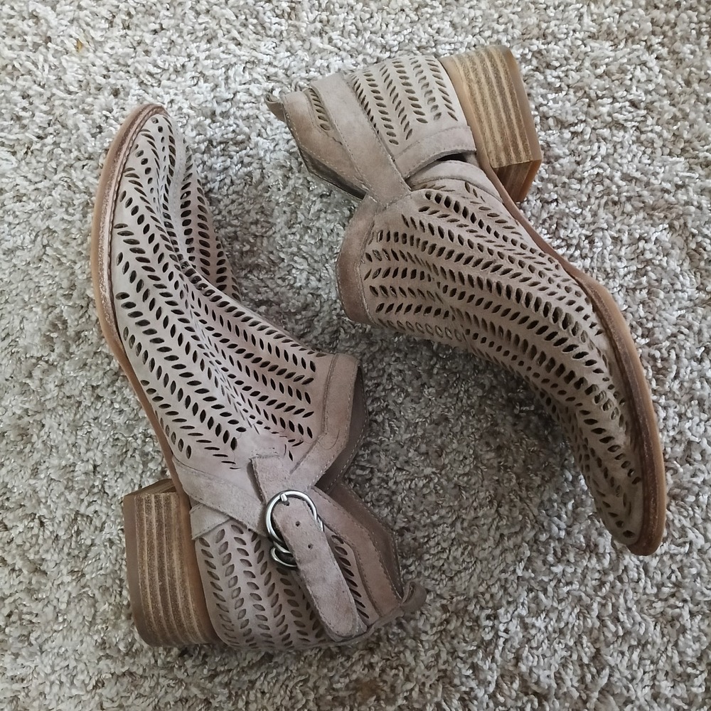 Vince Camuto Booties Womens 7.5 Taupe Excellent Perforated Suede Ankle Boots
